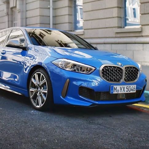 Video o BMW řady 1. BMW řady 1 na pohybujících se obrázcích.