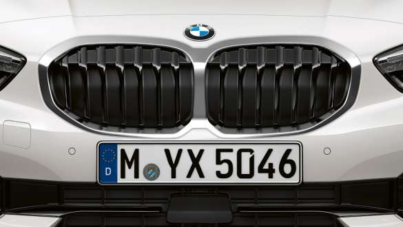 Maska ve tvaru ledvinek BMW řady 1 F40 Model Sport Line v metalickém laku Mineral White (bílá) BMW řady 1 G40 maska ve tvaru ledvinek
