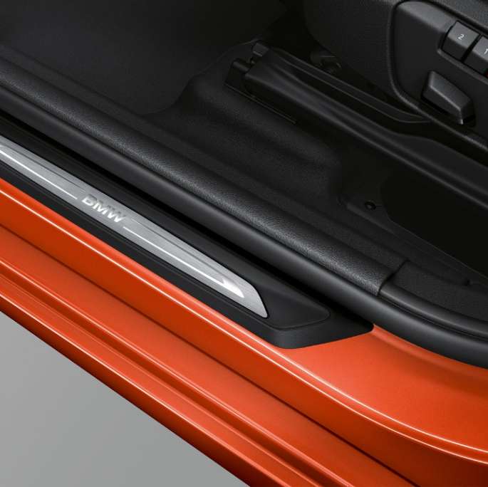 Prahové lišty BMW řady 2 Active Tourer Model Sport Line Prahové lišty BMW řady 2 Active Tourer Model Sport Line 220i F45 v metalické barvě Sunset Orange (oranžová)