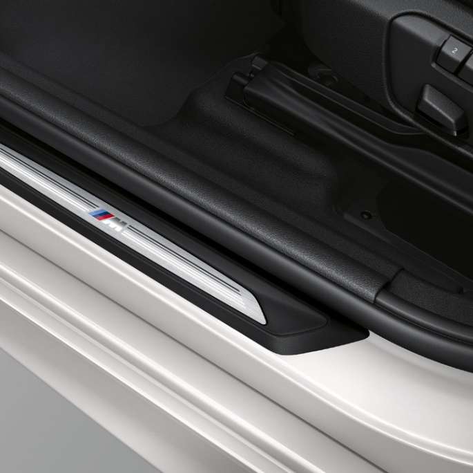 Prahové lišty BMW řady 2 Active Tourer Model M Sport Prahové lišty BMW řady 2 Active Tourer 220d xDrive Model M Sport F45 v metalické barvě Mineral White (bílá) exteriér