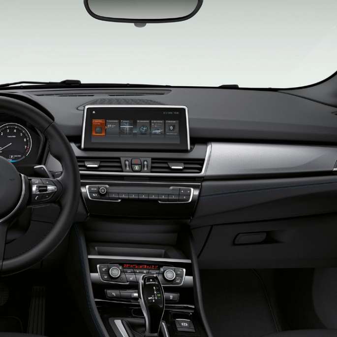 Palubní deska BMW řady 2 Active Tourer Model M Sport Palubní deska BMW řady 2 Active Tourer 220d xDrive Model M Sport F45 interiér
