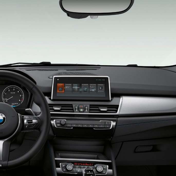 Kokpit BMW řady 2 Gran Tourer Model Advantage Kokpit BMW řady 2 Gran Tourer 218i F46 2018 interiér