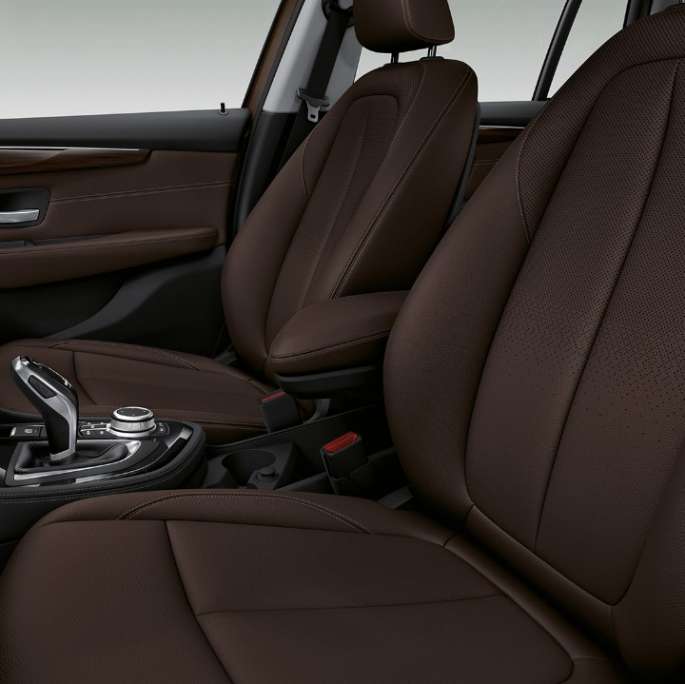 Sportovní sedadla BMW řady 2 Gran Tourer Model Luxury Line Sportovní sedadla BMW řady 2 Gran Tourer 218d xDrive Model Luxury Line F46 2018 interiér