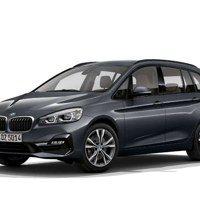 Tříčtvrteční pohled zepředu BMW řady 2 Gran Tourer Model Sport Line BMW řady 2 Gran Tourer 220d F46 2018 v metalické barvě Mineral Grey (šedá) ze tříčtvrtečního pohledu zepředu