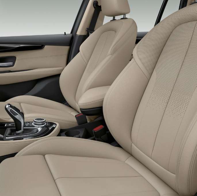 Sportovní sedadla BMW řady 2 Gran Tourer Model Sport Line Sportovní sedadla BMW řady 2 Gran Tourer 220d Model Sport Line F46 2018 interiér