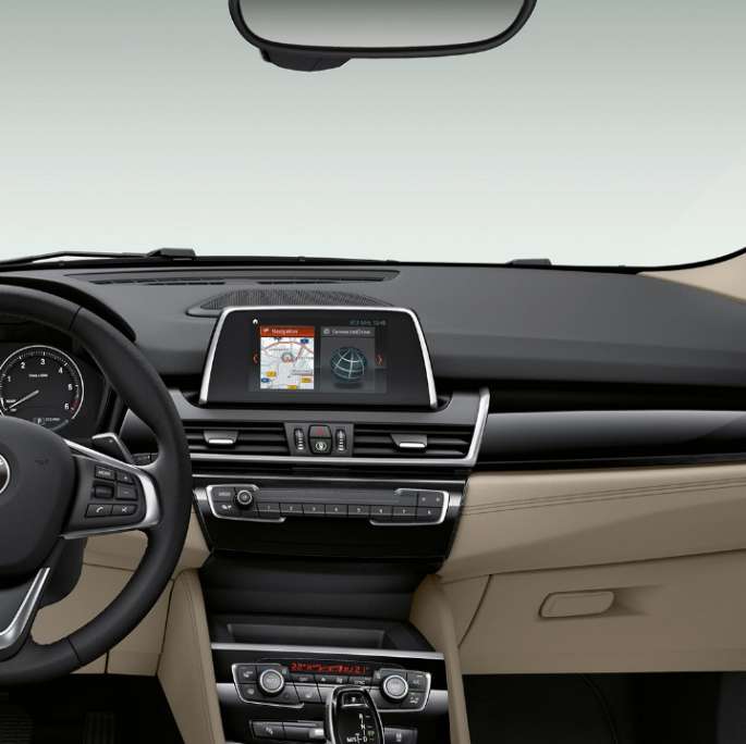 Kokpit BMW řady 2 Gran Tourer Model Sport Line Kokpit BMW řady 2 Gran Tourer 220d Model Sport Line F46 2018 interiér