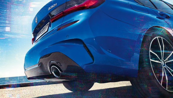 BMW řady 3 Sedan, M Sportovní diferenciál. Boční pohled zezadu na BMW řady 3 Sedan zespoda.