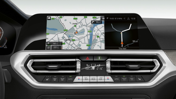 BMW 3 Series Sedan, BMW Live Cockpit Professional Přední detail displeje kokpitu BMW řady 3 Sedan s BMW Live Cockpit Professional.