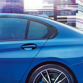 BMW řady 3 Sedan, Hofmeisterův záhyb. Detail na zadní okno s Hofmeisterovým záhybem.