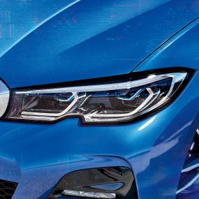 BMW řady 3 Sedan, BMW Laserlight Detailní boční pohed na pravý přední světlomet BMW Laserlight.