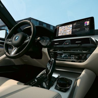 Interiér BMW řady 5 Sedan G30 Kontrolní displej & Sportovní kožený volant BMW řady 5 Sedan G30 Facelift 2020 interiér