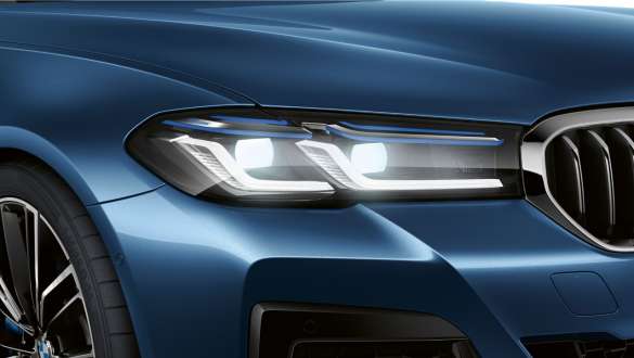BMW Laserlight BMW řady 5 Sedan G30 BMW Laserlight BMW řady 5 Sedan G30 Facelift 2020 v barvě Phytonic Blue (modrá) detailní pohled na přední část