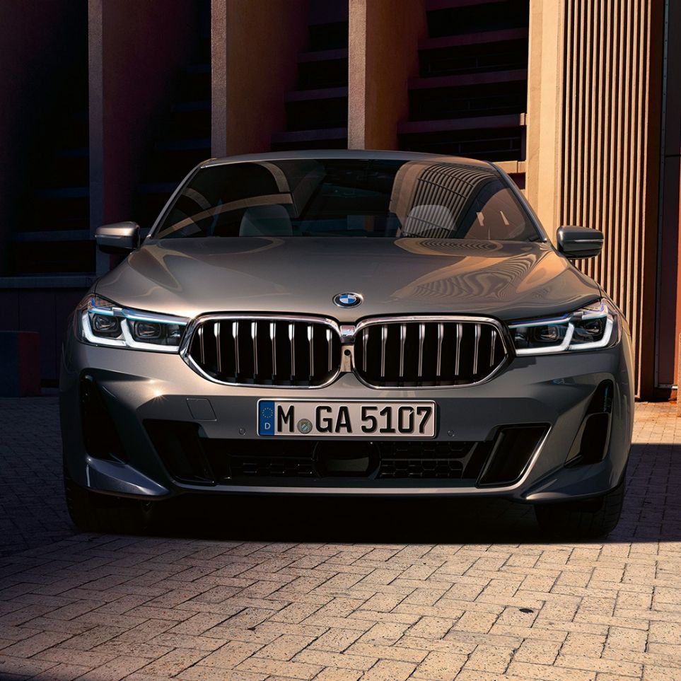 Příď BMW řady 6 Gran Turismo G32 2020 Design přídě BMW řady 6 Gran Turismo 640i xDrive G32 2020 Bernina Grey (šedá) pohled zepředu