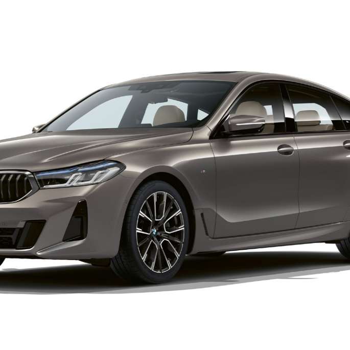 BMW řady 6 Gran Turismo M sportovní paket G32 2020 BMW řady 6 Gran Turismo G32 640i xDrive 2020 M sportovní paket Bernina Grey (šedá) s jantarovým efektem ze tříčtvrtečního pohledu zepředu