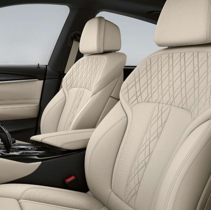 Čalounění BMW řady 6 Gran Turismo M sportovní paket G32 2020 Čalounění exkluzivní kůží Nappa Ivory White (bílá) BMW řady 6 Gran Turismo G32 640i xDrive 2020 M sportovní paket interiér