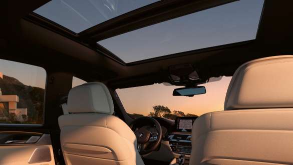 Panoramatická skleněná střecha BMW řady 6 Gran Turismo G32 2020 Panoramatická skleněná střecha BMW řady 6 Gran Turismo 640i xDrive G32 2020 interiér