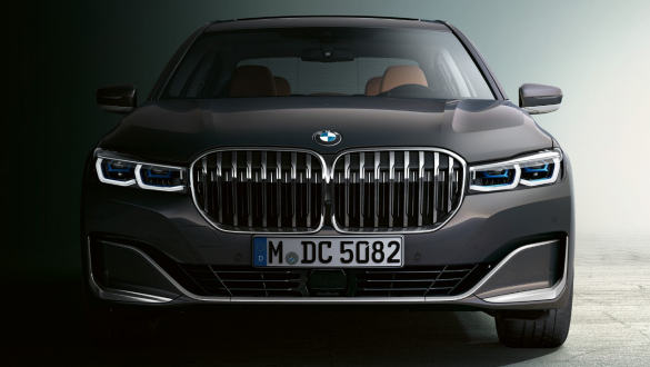 Přední nárazník BMW řady 7 Sedan BMW řady 7 Sedan: detailní pohled zpředu na přední nárazník