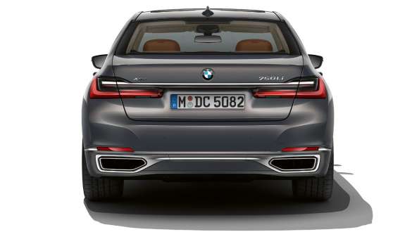Zadní nárazník BMW řady 7 Sedan BMW řady 7 Sedan: detailní pohled na zadní nárazník