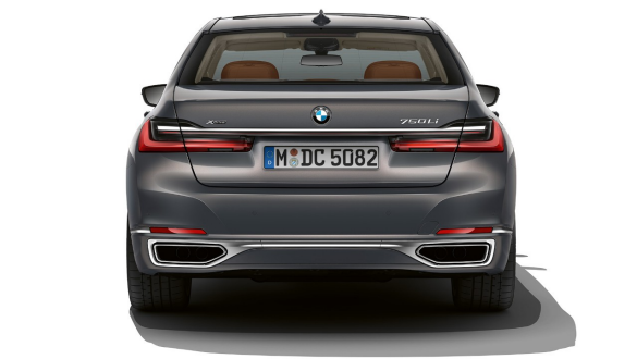 Zadní nárazník BMW řady 7 Sedan BMW řady 7 Sedan: detailní pohled na zadní nárazník