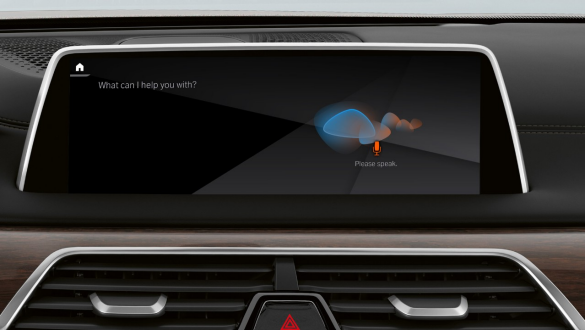 BMW řady 7 Sedan: Remote Software Upgrade BMW řady 7 Sedan: displej a přístrojový štít zobrazují Remote Software Upgrade