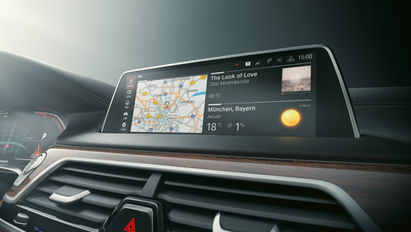 BMW řady 7 Sedan: BMW Operating System 7.0 BMW řady 7 Sedan: Displej zobrazující BMW Operating System 7.0