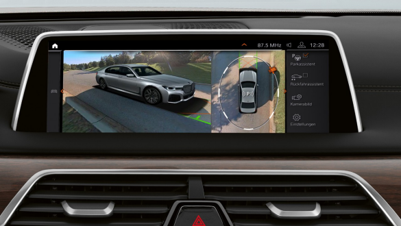 BMW řady 7 Sedan: Parking Assistant Plus BMW řady 7 Sedan: Displej zobrazující Parking Assistant Plus