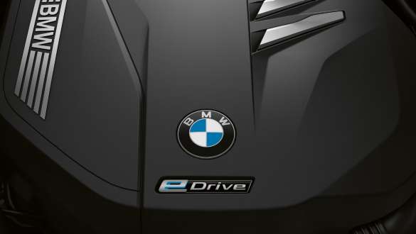 BMW řady 7 Sedan elektromotor BMW řady 7 Sedan: detail na elektromotor