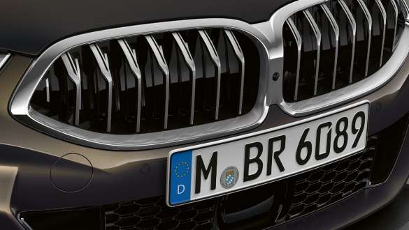 BMW M850i xDrive s metalickým lakem Dravit Grey, zpředu, maska chladiče Active Air Stream. BMW M850i xDrive s metalickým lakem Dravit Grey, zpředu, maska chladiče Active Air Stream.