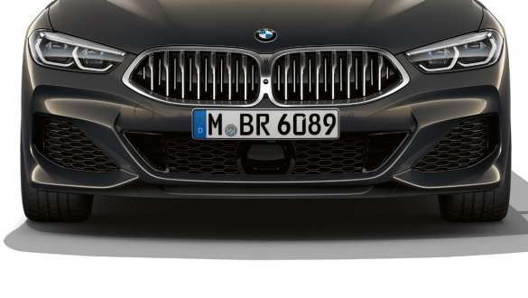 BMW M850i xDrive s metalickým lakem Dravit Grey, přední nárazník. BMW M850i xDrive s metalickým lakem Dravit Grey, přední nárazník.