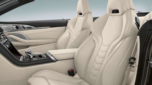 BMW M850i xDrive s metalickým lakem Dravit Grey, BMW Individual rozšířené kožené čalounění Merino, Ivory White. BMW M850i xDrive s metalickým lakem Dravit Grey, BMW Individual rozšířené kožené čalounění Merino, Ivory White.