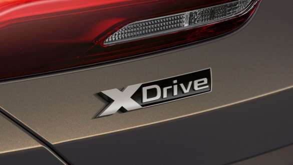 BMW M850i xDrive s metalickým lakem Dravit Grey, logo xDrive. BMW M850i xDrive s metalickým lakem Dravit Grey, logo xDrive.