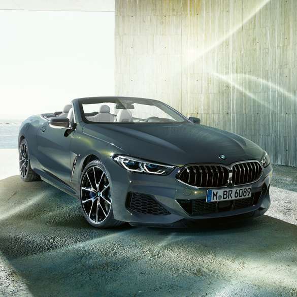 BMW M850i xDrive s metalickým lakem Dravit Grey, zadní tříčtvrteční pohled zleva. BMW M850i xDrive s metalickým lakem Dravit Grey, zadní tříčtvrteční pohled zleva.