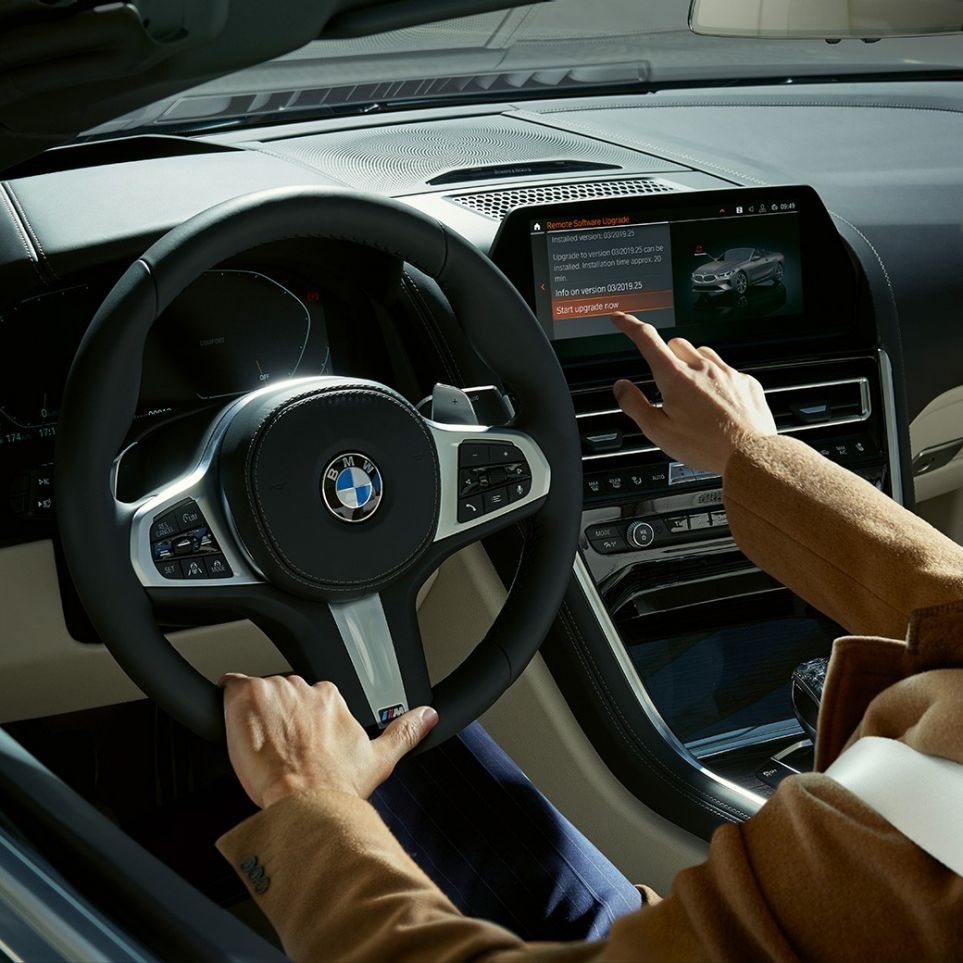 BMW M850i xDrive, koncept ovládání BMW Live Cockpit Professional s dotykovým ovládáním. BMW M850i xDrive, koncept ovládání BMW Live Cockpit Professional s dotykovým ovládáním.