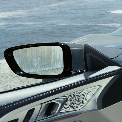 BMW M850i xDrive, audiosystém Bowers & Wilkins Diamond Surround Sound. BMW M850i xDrive, audiosystém Bowers & Wilkins Diamond Surround Sound.