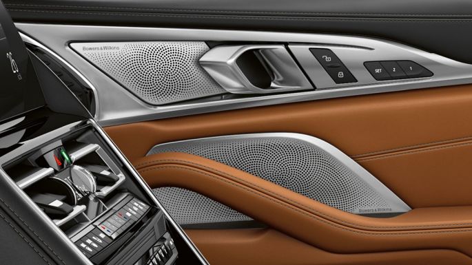 BMW M850i xDrive, interiér, audiosystém Bowers & Wilkins Diamond Surround Sound. BMW M850i xDrive, interiér, audiosystém Bowers & Wilkins Diamond Surround Sound.