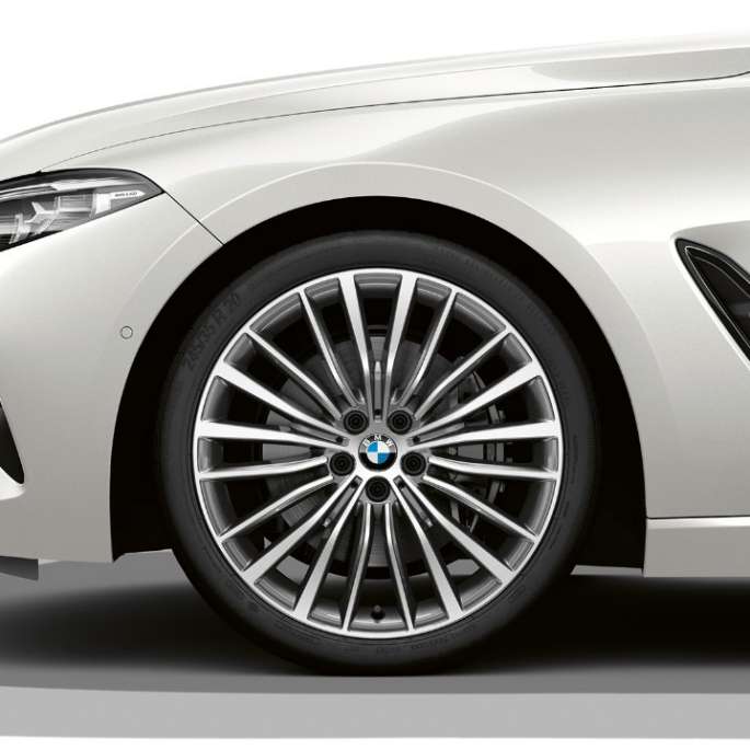 19'' kola z lehké slitiny Multi-spoke 731 Bicolor. BMW řady 8 Coupé, 19'' kola z lehké slitiny Multi-spoke 731 Bicolor.