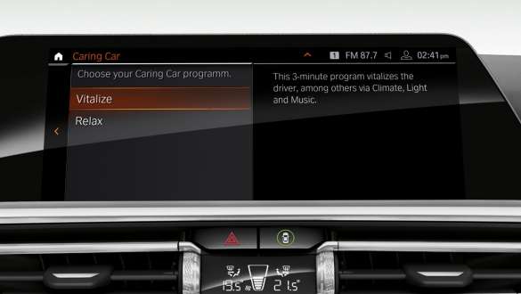 BMW Intelligent Personal Assistant. BMW řady 8 Coupé, kontrolní displej a BMW Intelligent Personal Assistant.
