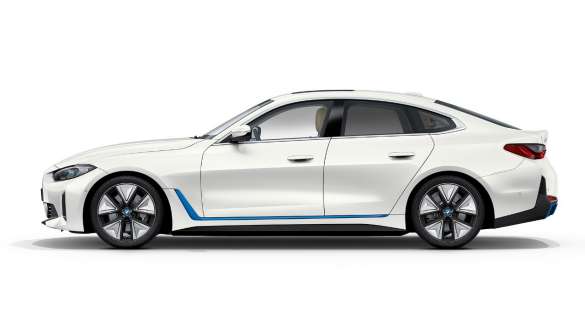 BMW i4 eDrive40 G26 2021 Mineral White (bílá) pohled z boku BMW i4 eDrive40 G26 2021 Mineral White (bílá) pohled z boku