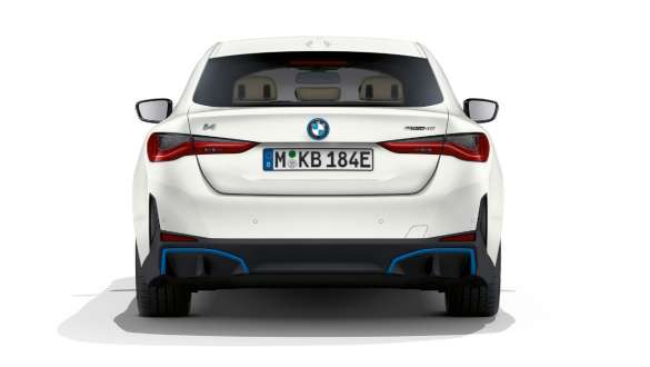 BMW i4 eDrive40 G26 2021 Mineral White (bílá) pohled zezadu BMW i4 eDrive40 G26 2021 Mineral White (bílá) pohled zezadu