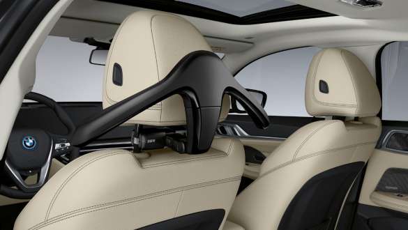 BMW Ramínko na šaty pro systém Travel & Comfort BMW i4 eDrive40 G26 2021 BMW Ramínko na šaty pro systém Travel & Comfort BMW i4 eDrive40 G26 2021