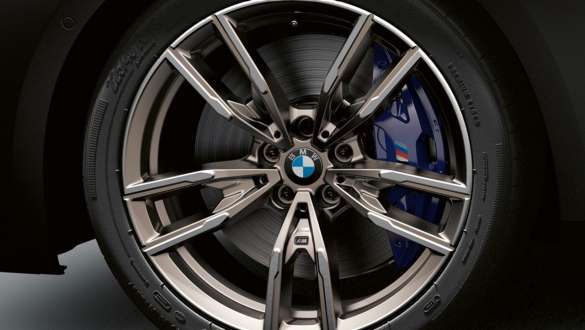 M sportovní brzdy tmavě modré třmeny BMW M240i xDrive Coupé G42 2021 BMW M240i xDrive Coupé G42 2021 M sportovní brzdy tmavě modré třmeny detail