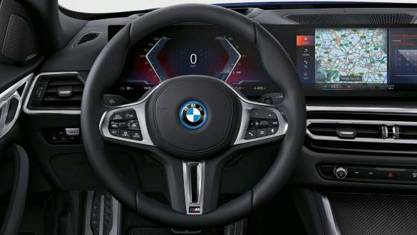 M kožený volant M Carbon BMW i4 M50 G26 2021 M kožený volant BMW i4 M50 G26 2021 interiér palubní deska