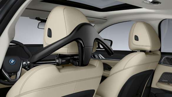 BMW ramínko na šaty pro systém Travel & Comfort BMW i4 M50 G26 2021 BMW ramínko na šaty pro systém Travel & Comfort BMW i4 M50 G26 2021