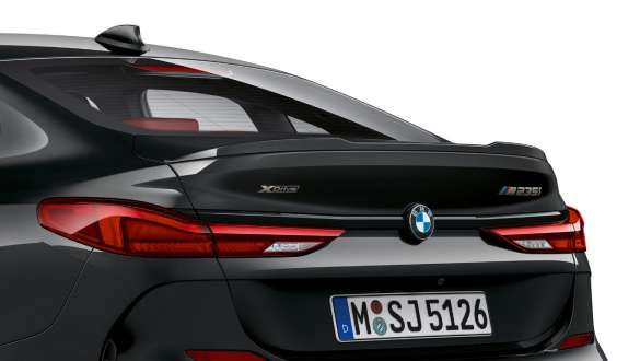 M zadní spoiler BMW M235i xDrive Gran Coupé M zadní spoiler BMW M235i xDrive Gran Coupé F44 v metalické barvě Black Sapphire ze zadního pohledu