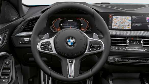 M kožený volant v BMW M235i xDrive Gran Coupé M kožený volant v kokpitu BMW M235i xDrive Gran Coupé F44