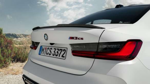 M karbonový zadní spoiler BMW M3 CS G80 BMW M3 CS G80 M karbonový zadní spoiler tříčtvrteční pohled zezadu