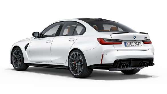 Design zadní části BMW M3 Competition Sedan metalický lak Frozen Brilliant White (bílá) G80 2020 BMW M3 Competition Sedan G80 2020 metalický lak Frozen Brilliant White (bílá) design zadní části pohled zezadu
