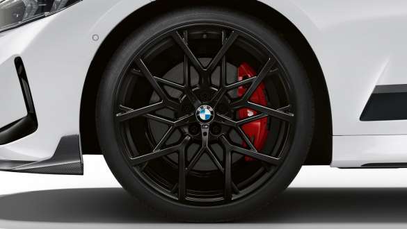 20" M Performance kované kolo Y-spoke 795 M v matném provedení Jet Black. BMW M340i xDrive a M340d xDrive Touring G21 20" M Performance kované kolo Y-spoke 795 M, matné Jet Black