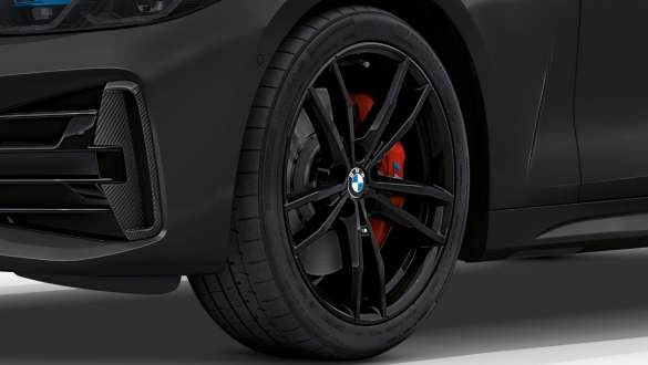M sportovní brzdy BMW M440i xDrive Cabrio G23 2020 M sportovní brzdy BMW M440i xDrive Cabrio G23 2020 detailní pohled na kola z lehké slitiny