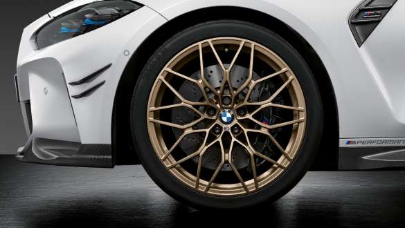 M Performance kované kolo Cross-spoke 1000 M Frozen Gold Bronze BMW M4 Competition Cabrio s pohonem M xDrive G83 2021 BMW M4 Competition Cabrio s pohonem M xDrive G83 2021 M Performance kované kolo Cross-spoke 1000 M Frozen Gold Bronze v detailním pohledu